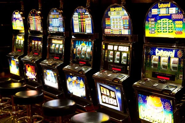 Paytable display showing symbol values and bonus features for a g668 slot game